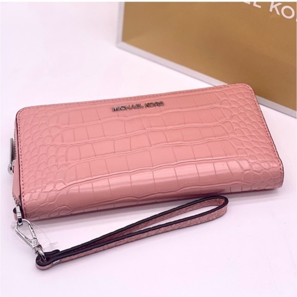 MICHAEL KORS LARGE TRAVEL CONTINENTAL WALLET WRISTLET